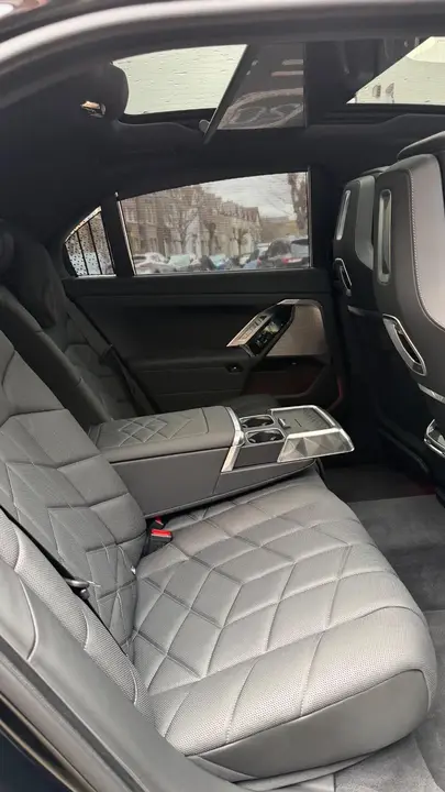 BMW 7 Series 2025 photo 5