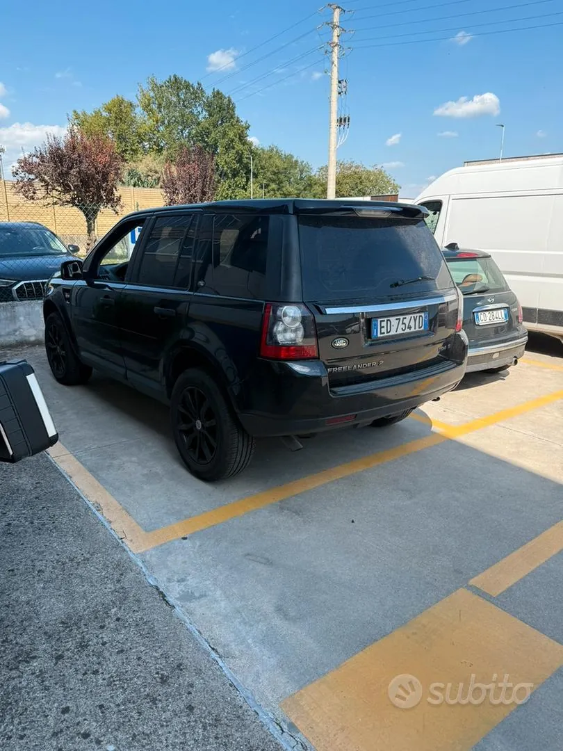 Land Rover Freelander 2010 photo 3