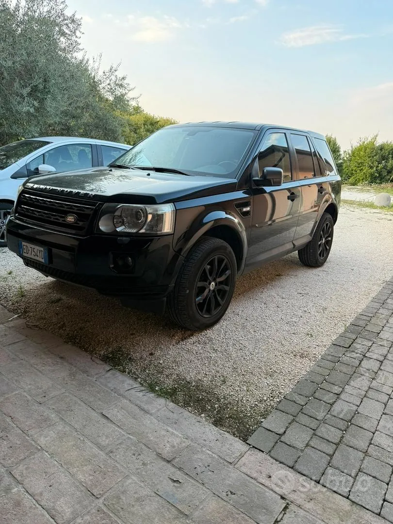 Land Rover Freelander 2010 photo 2