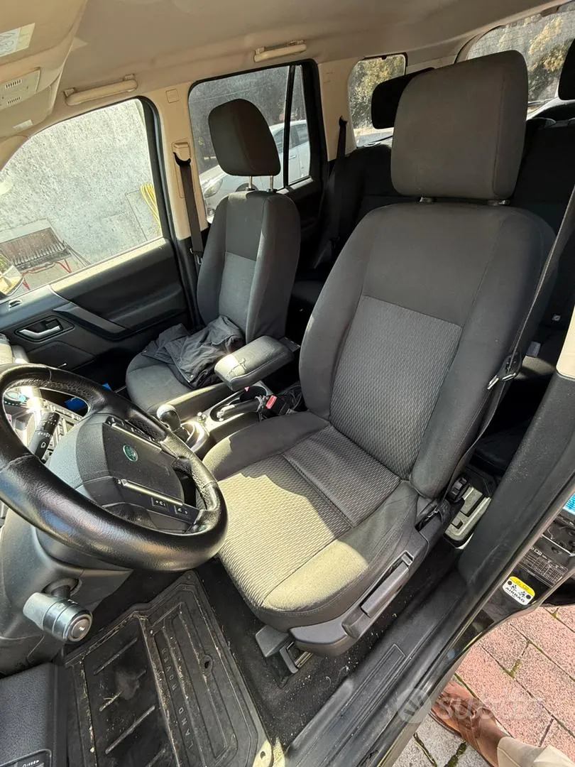 Land Rover Freelander 2010 photo 4