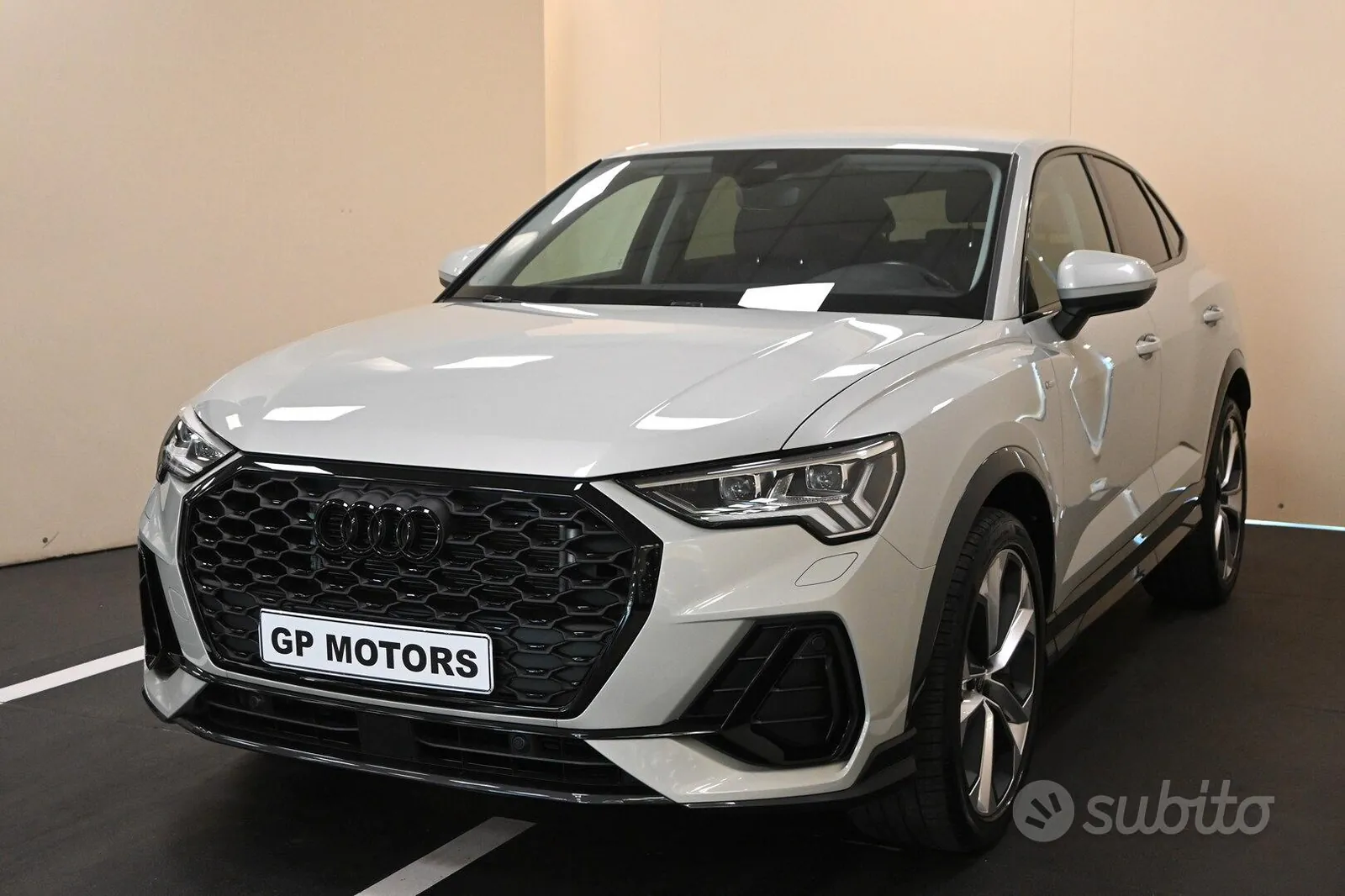 Audi Q3 2023 photo 2