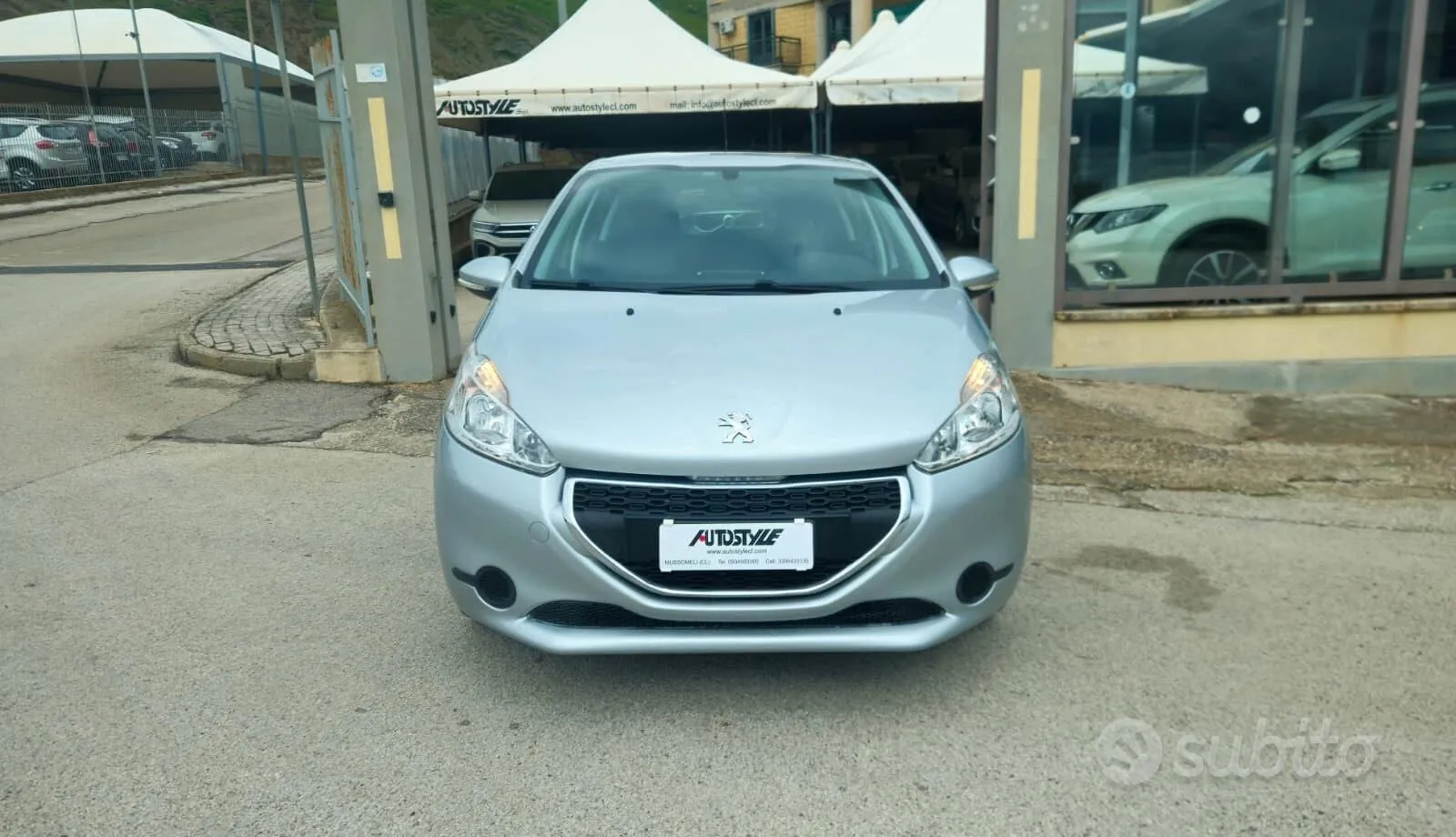 Peugeot 208 2012 photo 2