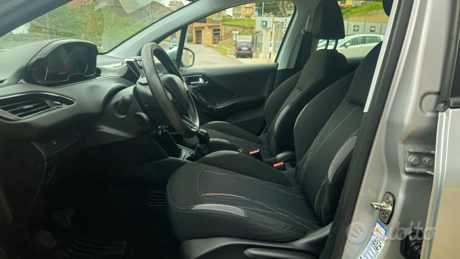 Peugeot 208 2012 photo 5