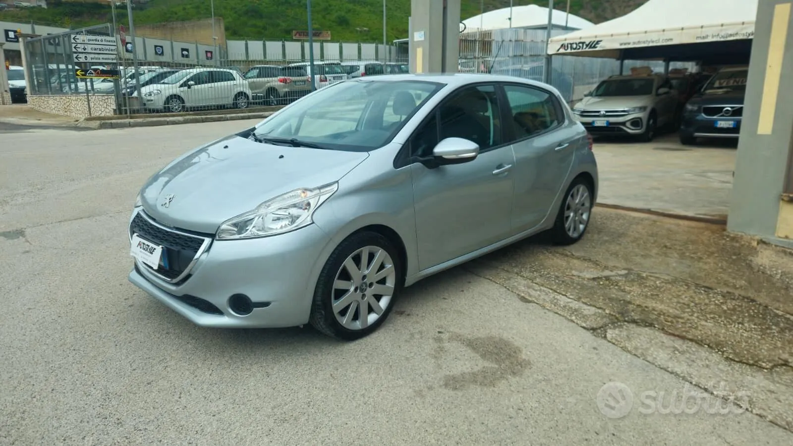 Peugeot 208 2012 photo 3