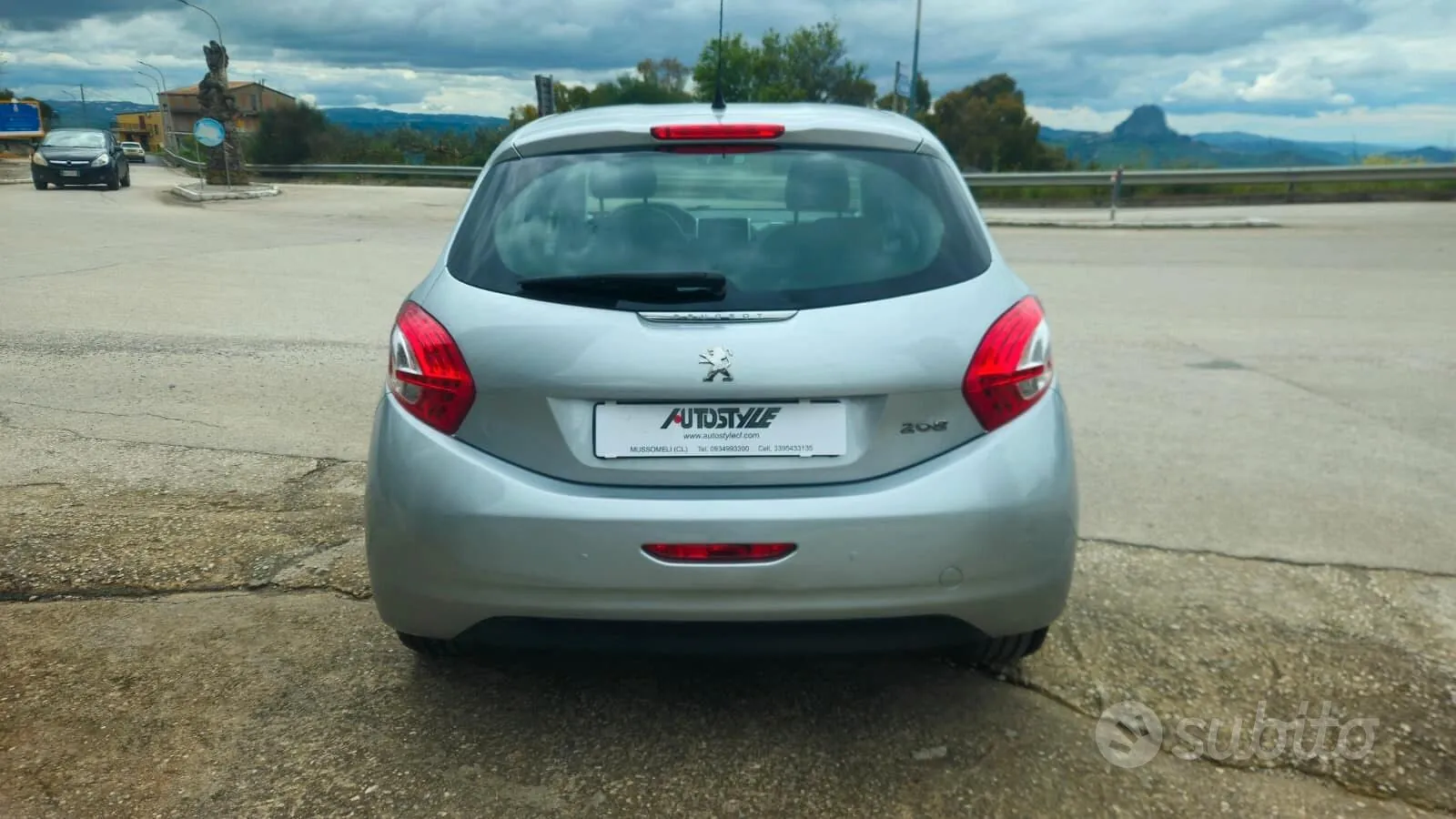 Peugeot 208 2012 photo 4