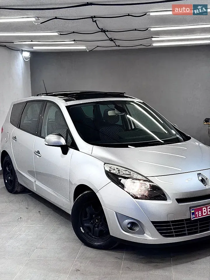 Renault Grand Scenic 2011 photo 2