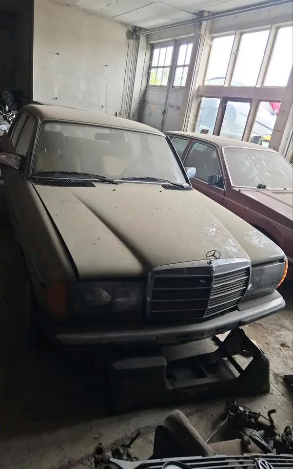 Mercedes-Benz 230E