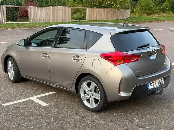 Toyota Auris 2014 photo 3