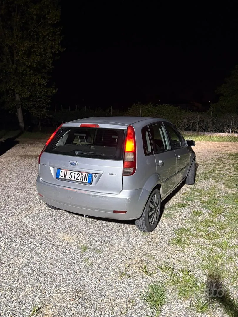 Ford Fiesta 2005 photo 4