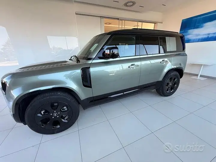 Land Rover Defender 2024 photo 2