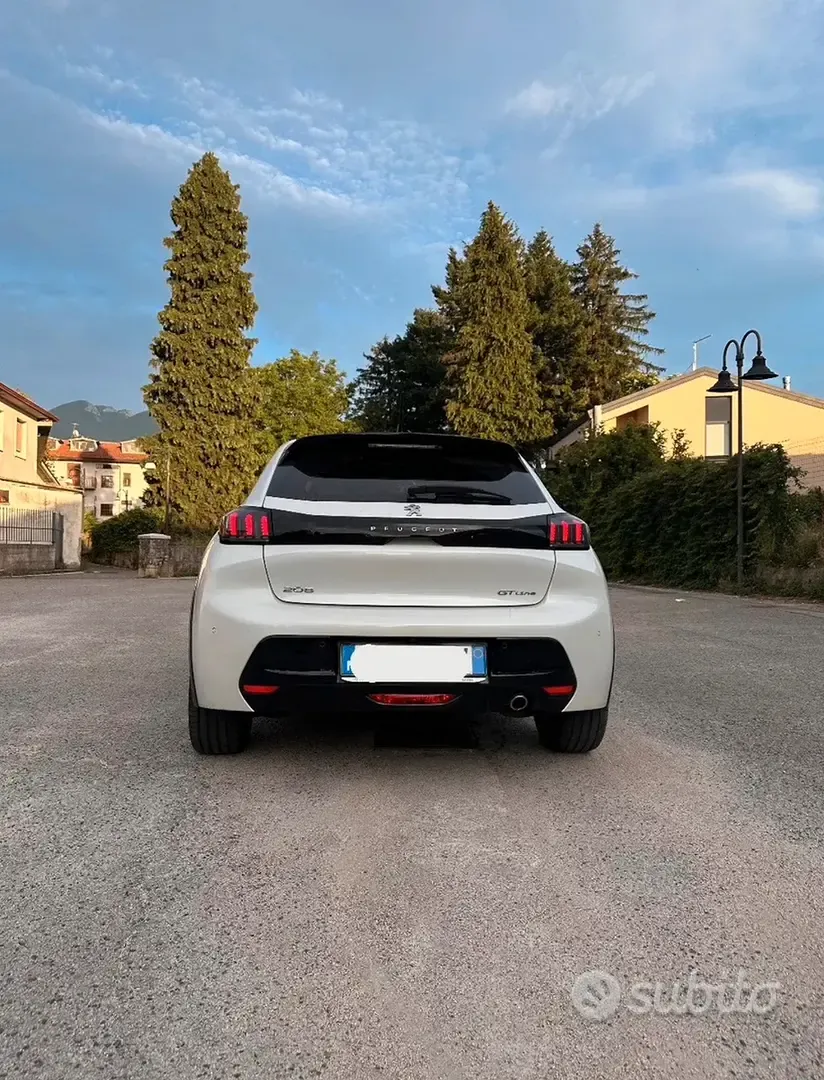 Peugeot 208 2020 photo 2