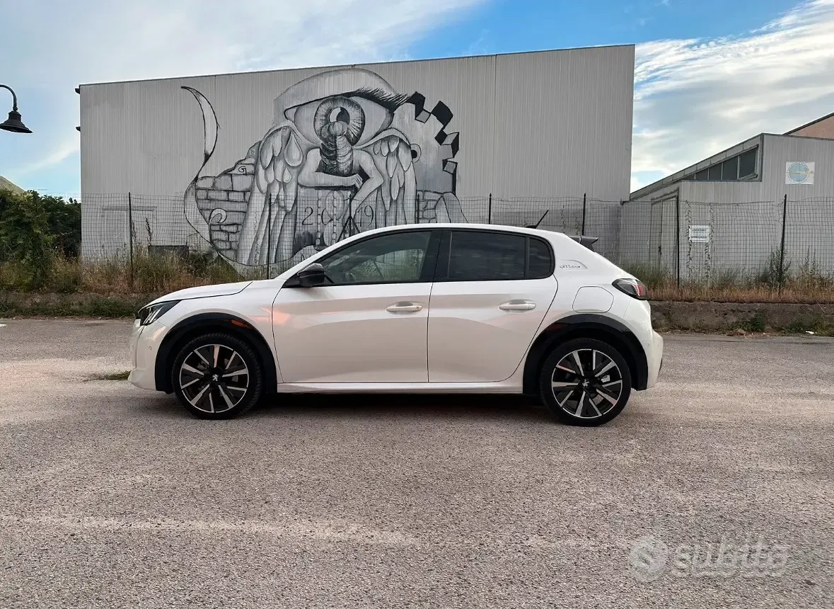 Peugeot 208 2020 photo 3
