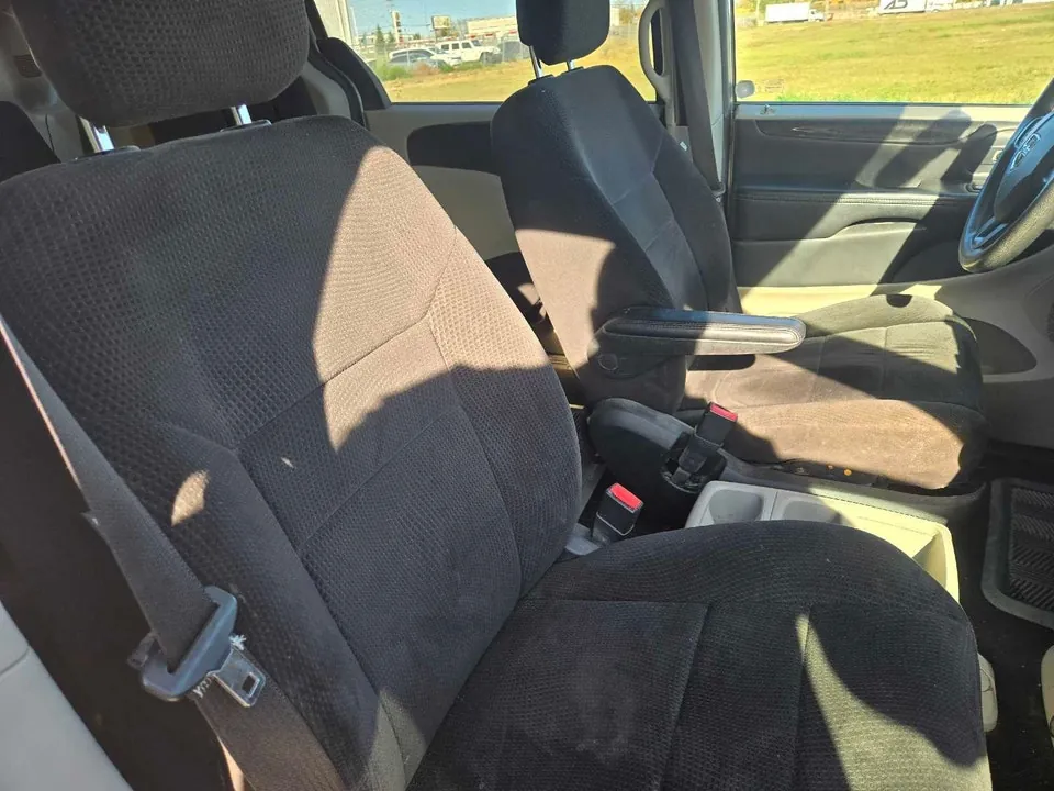 Dodge Grand Caravan 2013 photo 3