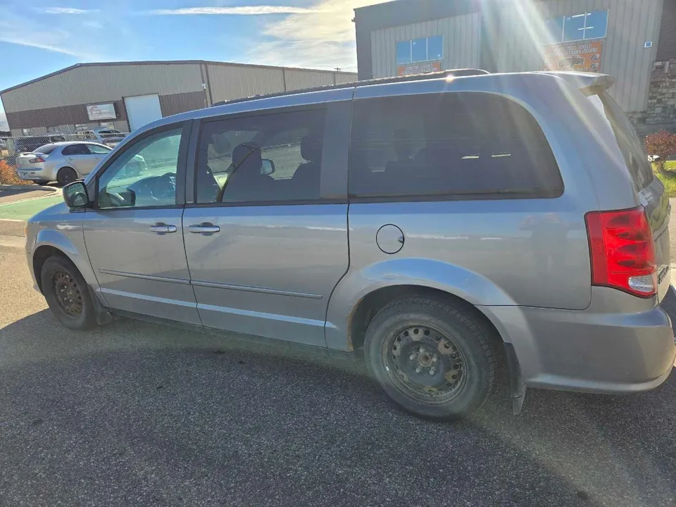 Dodge Grand Caravan 2013 photo 2