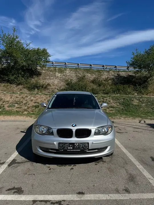 BMW 1 Series 2009 photo 2