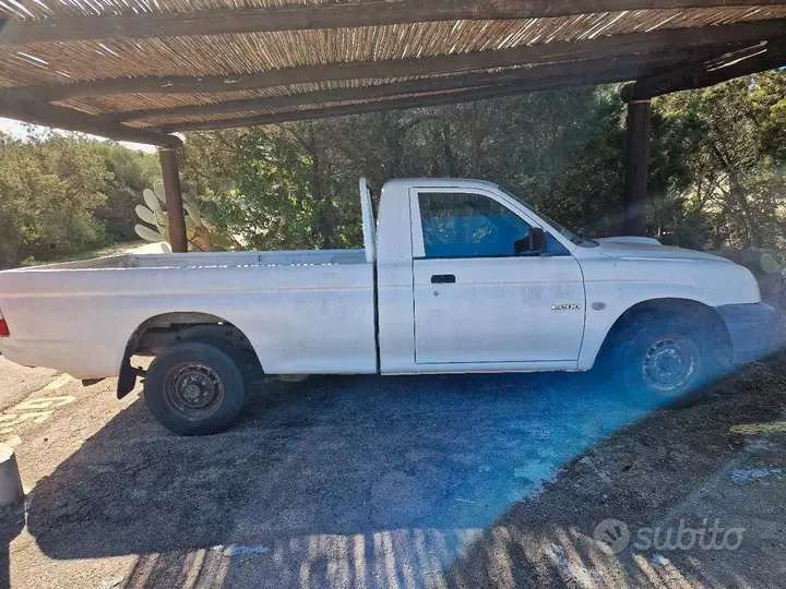 Mitsubishi L200 2002 photo 3