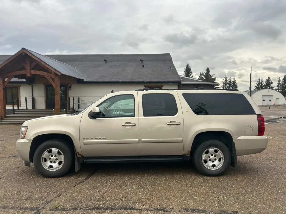 Chevrolet Suburban 2008 photo 2
