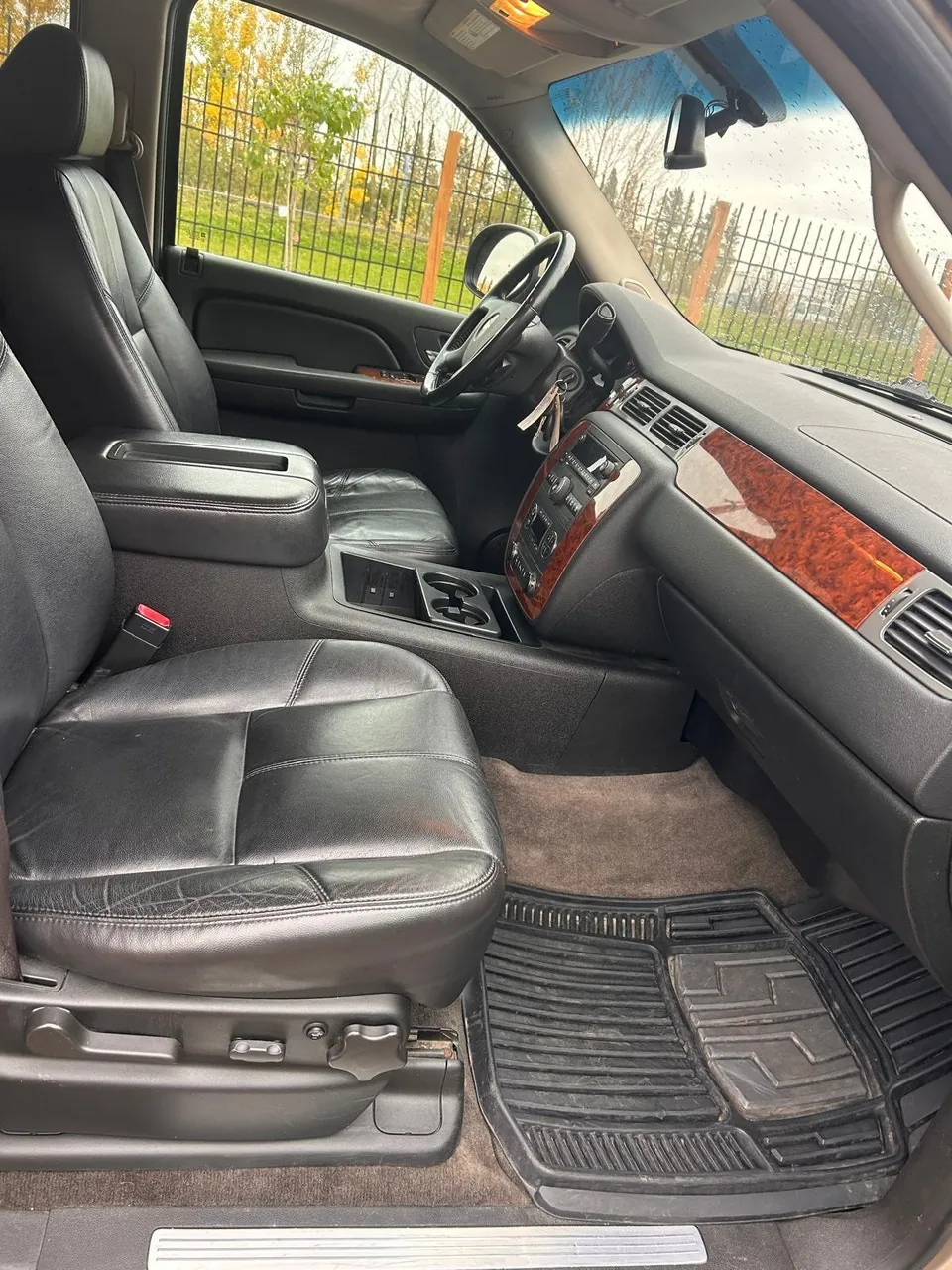Chevrolet Suburban 2008 photo 4