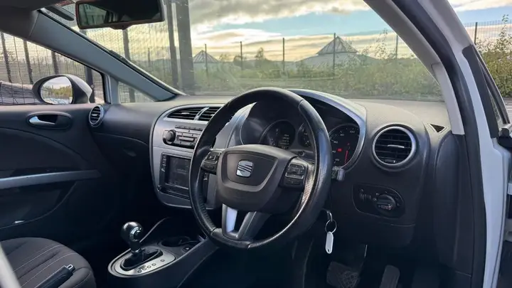 Seat Leon 2012 photo 3