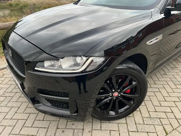 Jaguar F-Pace 2017 photo 3