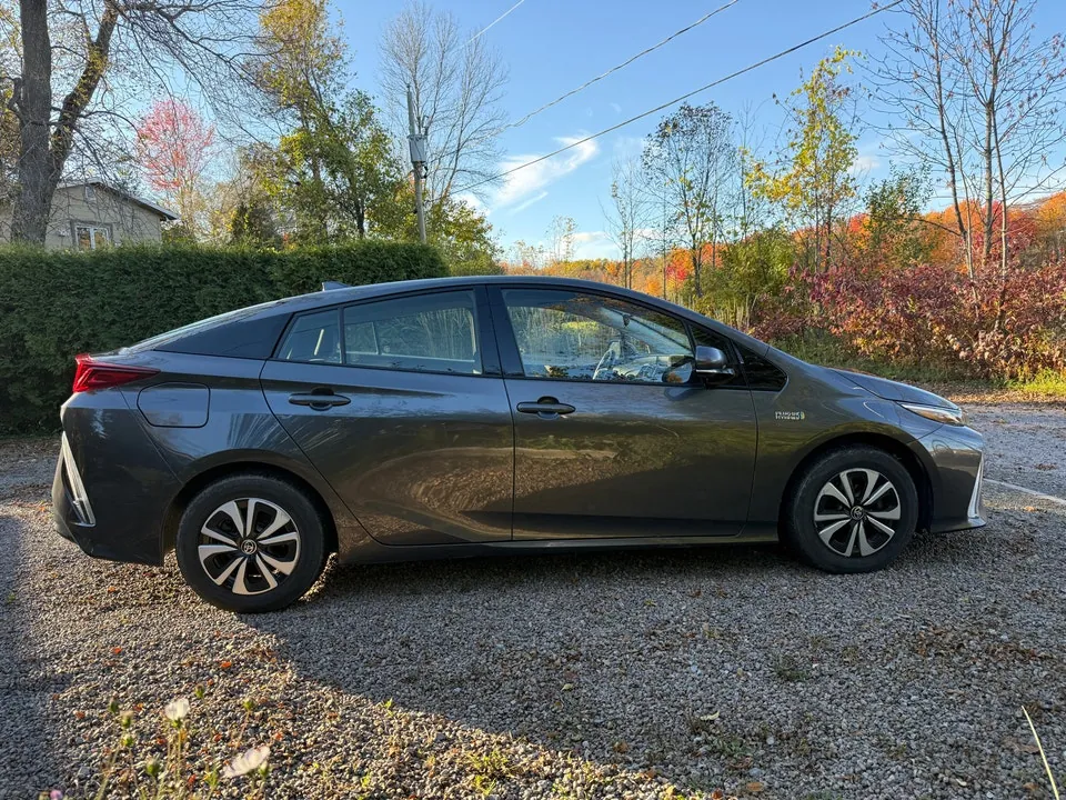 Toyota Prius Prime 2018 photo 3