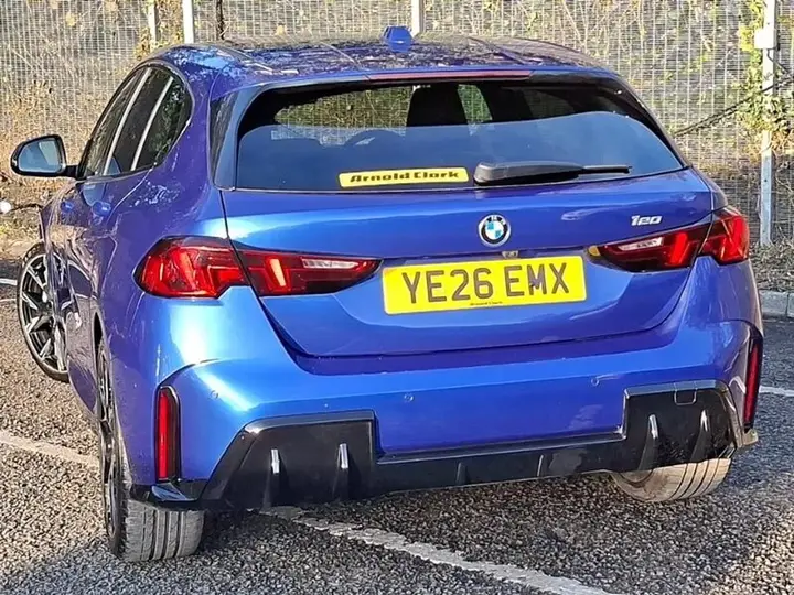 BMW 1 Series 2026 photo 2
