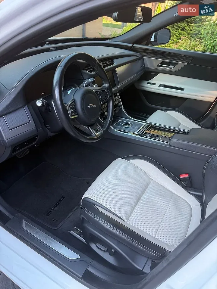 Jaguar Xf 2017 photo 3