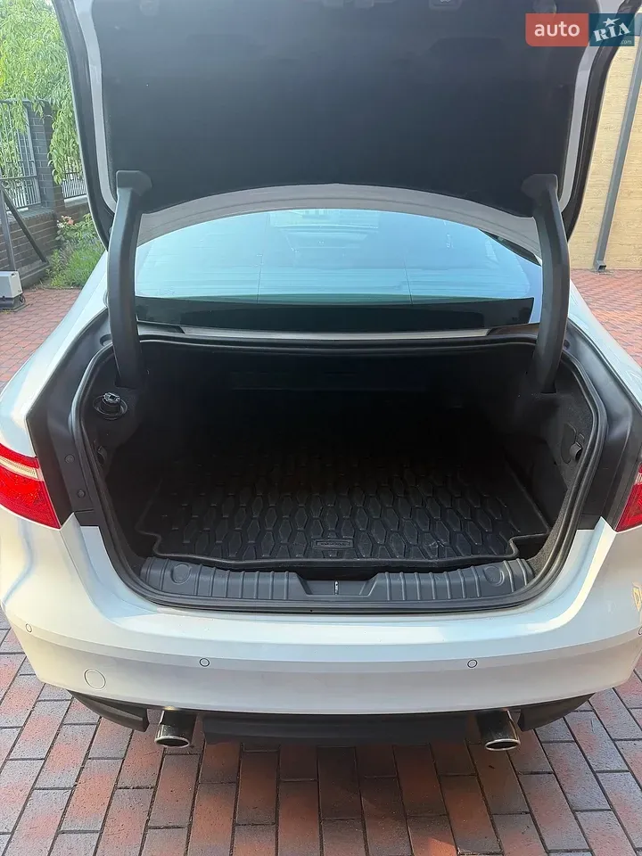 Jaguar Xf 2017 photo 5