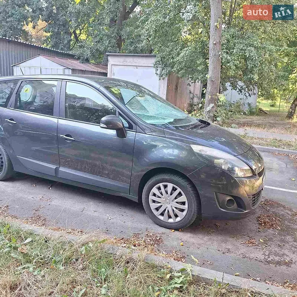 Renault Grand Scenic 2011 photo 4