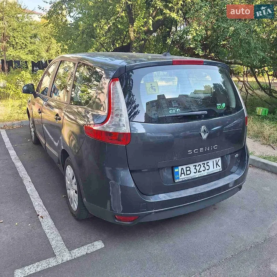 Renault Grand Scenic 2011 photo 2