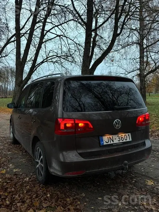 Volkswagen Touran 2010 photo 2