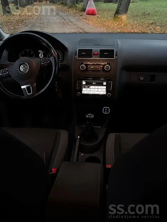 Volkswagen Touran 2010 photo 5