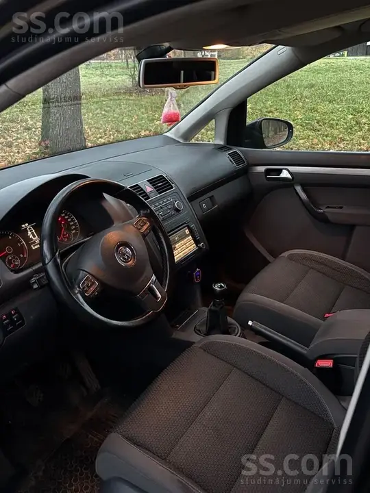 Volkswagen Touran 2010 photo 4