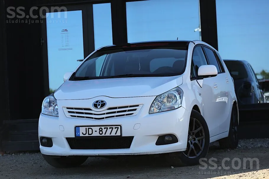 Toyota Verso 2010 photo 4