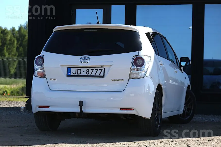 Toyota Verso 2010 photo 2