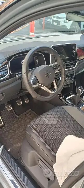 Volkswagen T-Roc 2025 photo 2