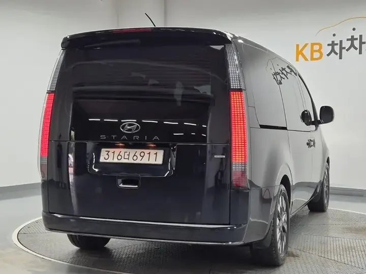 Hyundai Staria 2022 photo 3