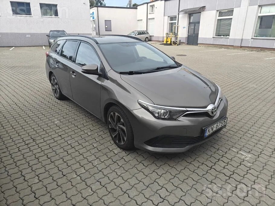 Toyota Auris 2016 photo 2