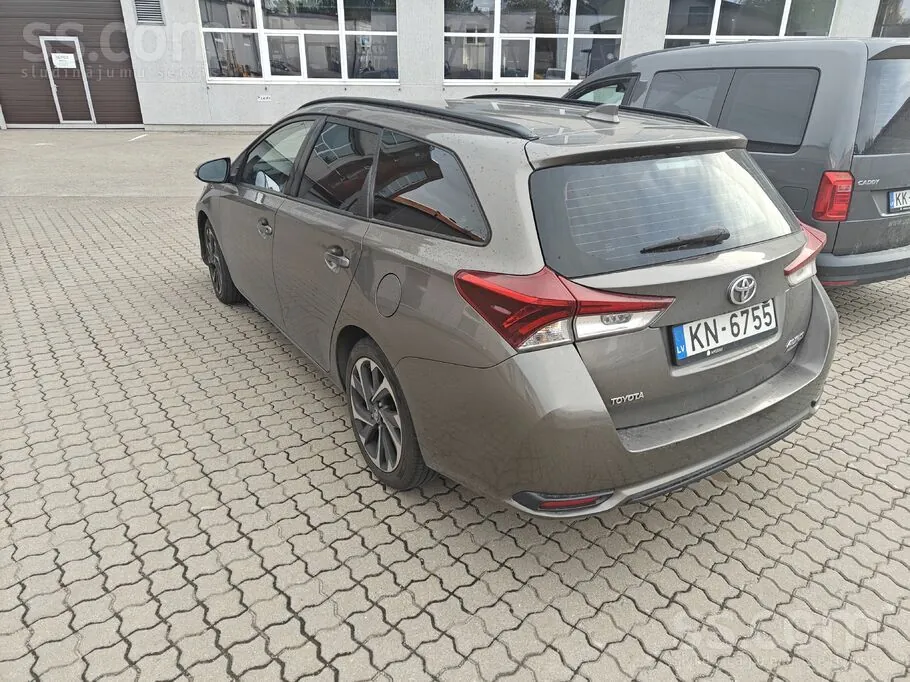 Toyota Auris 2016 photo 3