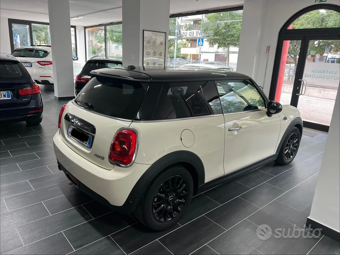 Mini 1.5 Cooper Boost 2017 photo 2