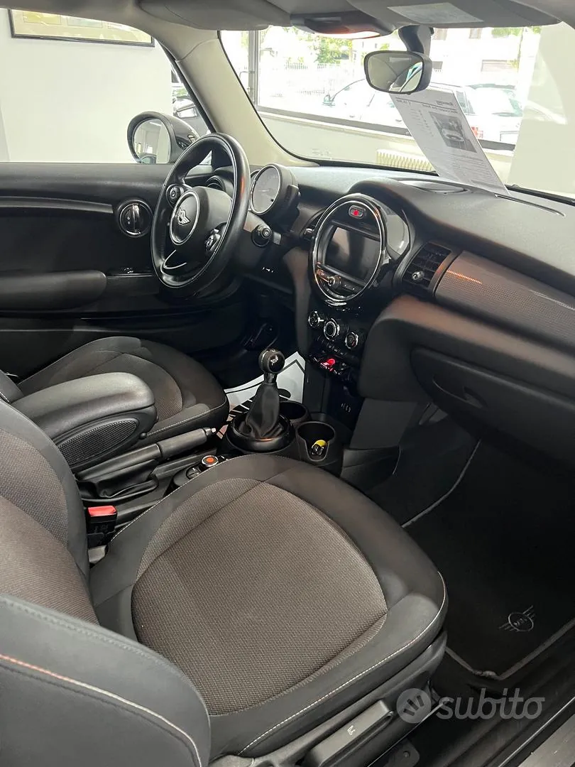 Mini 1.5 Cooper Boost 2017 photo 3