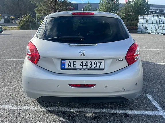 Peugeot 208 2015 photo 4