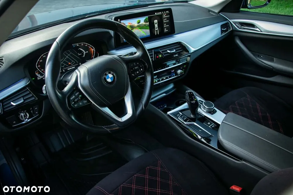 BMW Seria 5 2021 photo 2