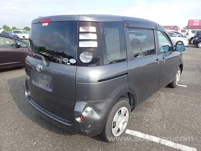 Toyota Sienta X 2009 photo 4