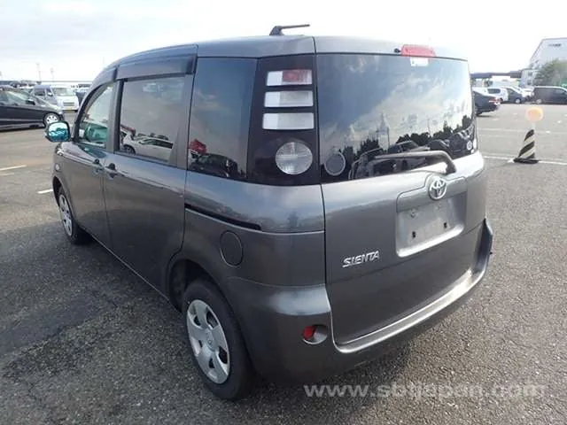 Toyota Sienta X 2009 photo 3
