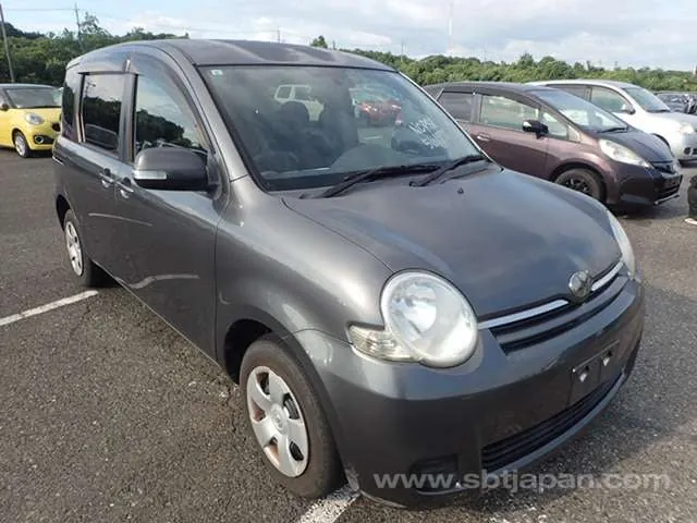 Toyota Sienta X