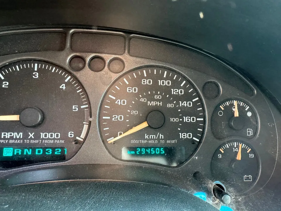 Chevrolet Blazer 2003 photo 2