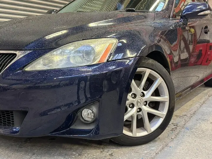 Lexus Is 2011 photo 2