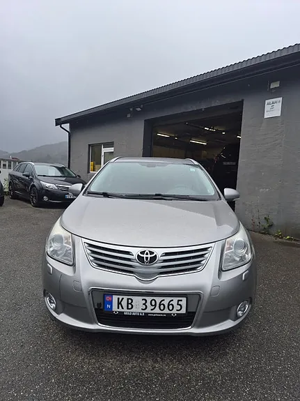 Toyota Avensis 2011 photo 2
