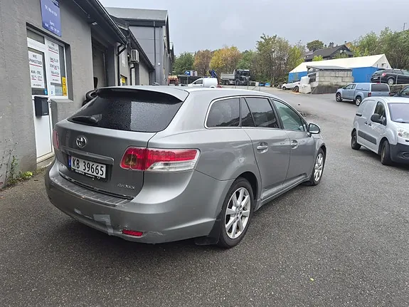 Toyota Avensis 2011 photo 4